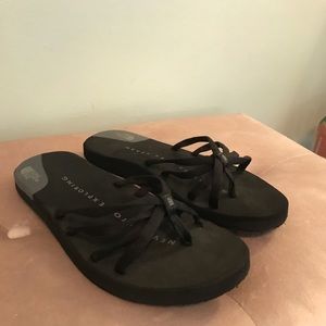 NORTH FACE- never stop exploring sandals size 6.5
